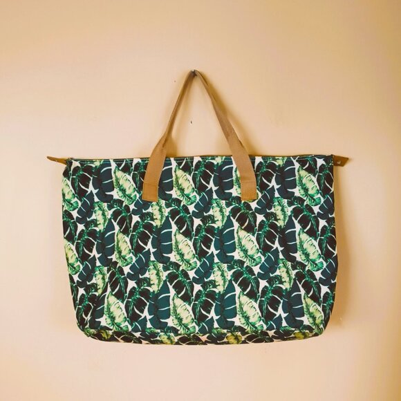 Kelly & Katie DSW Tote Bag Green Leaf Pattern Tan Straps Top Zip - Picture 2 of 4